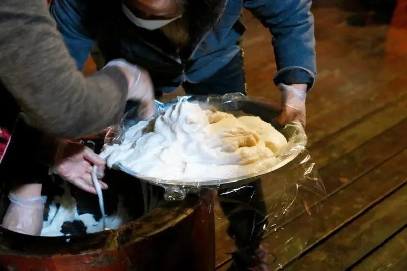 苗栗親子露營「一畝稻田露營區 」，免費搗麻糬、DIY棉花糖，