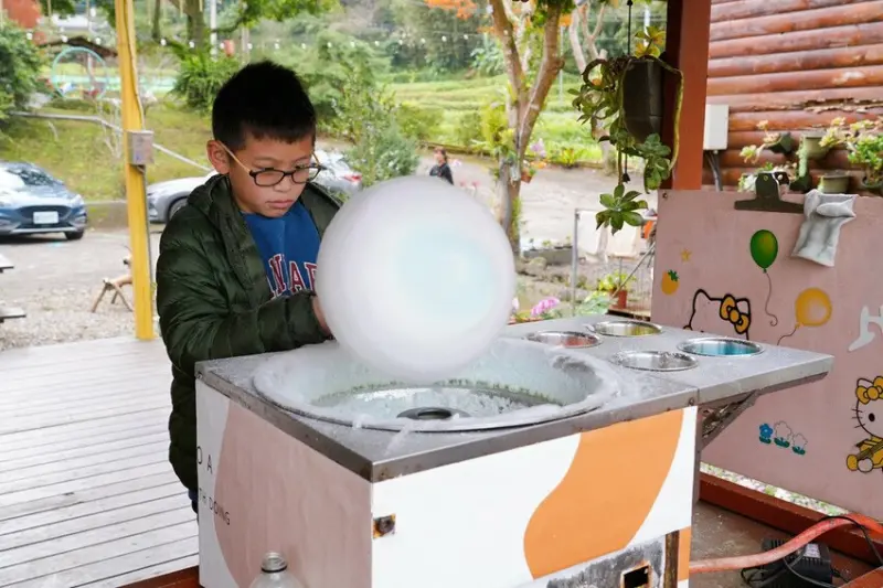 苗栗親子露營「一畝稻田露營區 」，免費搗麻糬、DIY棉花糖，