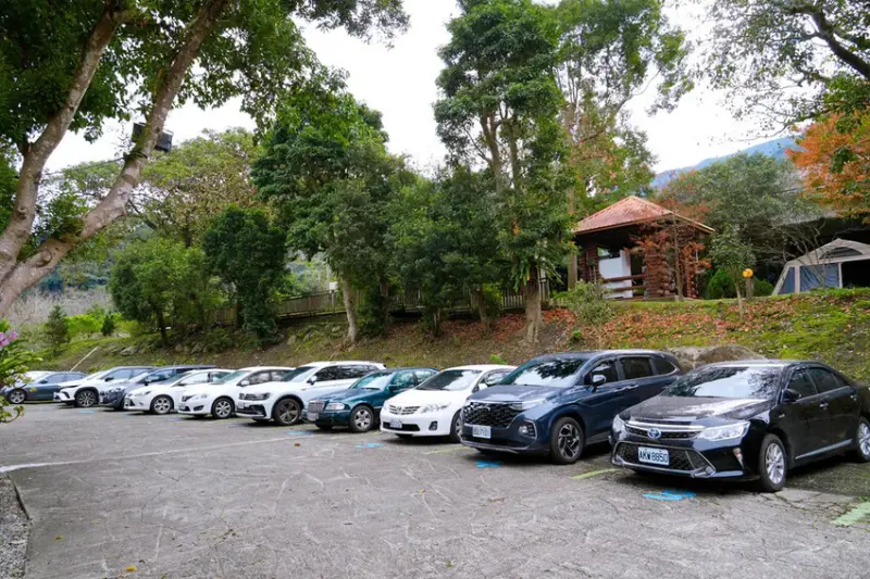 苗栗親子露營「一畝稻田露營區 」，免費搗麻糬、DIY棉花糖，