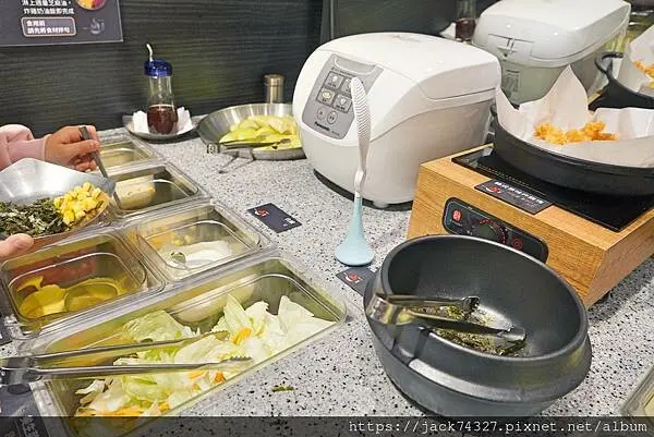 {台中美食}甩鍋雞볶찜韓式炒雞吃到飽-中友店，不分平假日只要