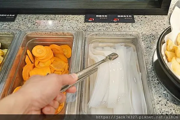 {台中美食}甩鍋雞볶찜韓式炒雞吃到飽-中友店，不分平假日只要