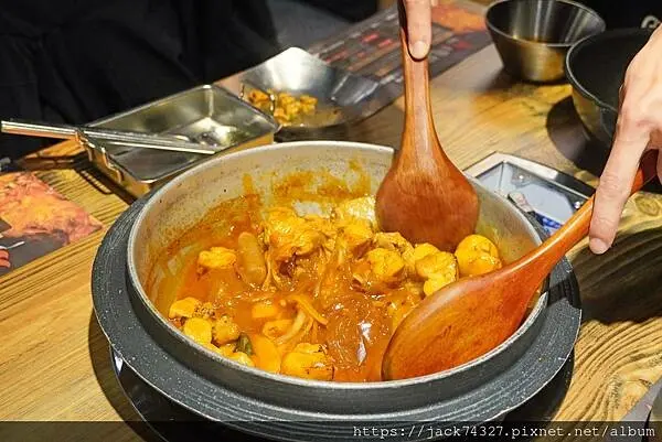 {台中美食}甩鍋雞볶찜韓式炒雞吃到飽-中友店，不分平假日只要