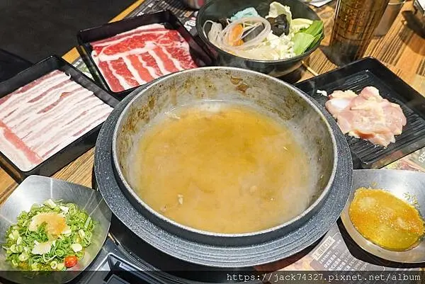 {台中美食}甩鍋雞볶찜韓式炒雞吃到飽-中友店，不分平假日只要