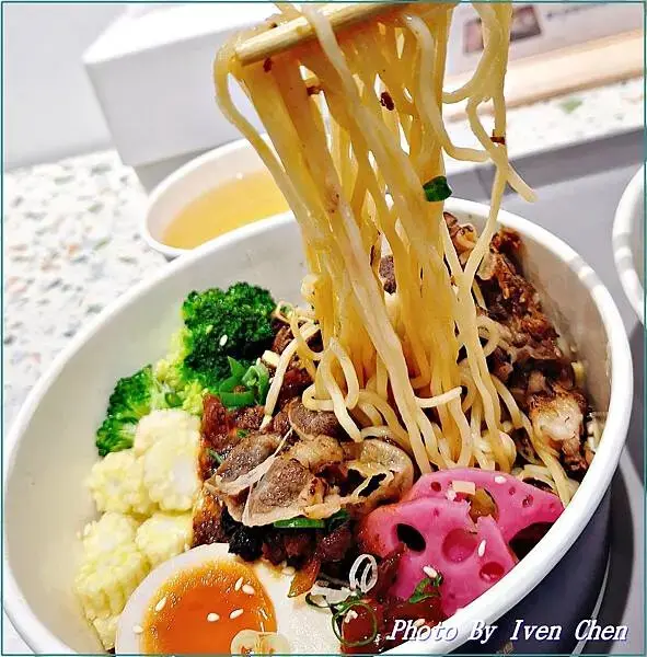 《南港外帶美食推薦》上班族必備健康美味活力餐點/美味湯心拌麵