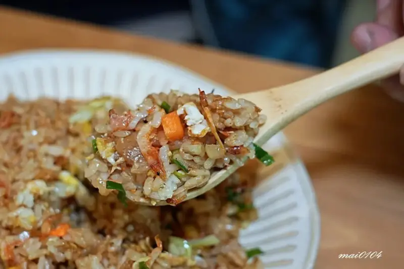 中壢居酒屋｜伙串滿酒場～喝啤酒聊天的好所在，連臭豆腐、炒飯、