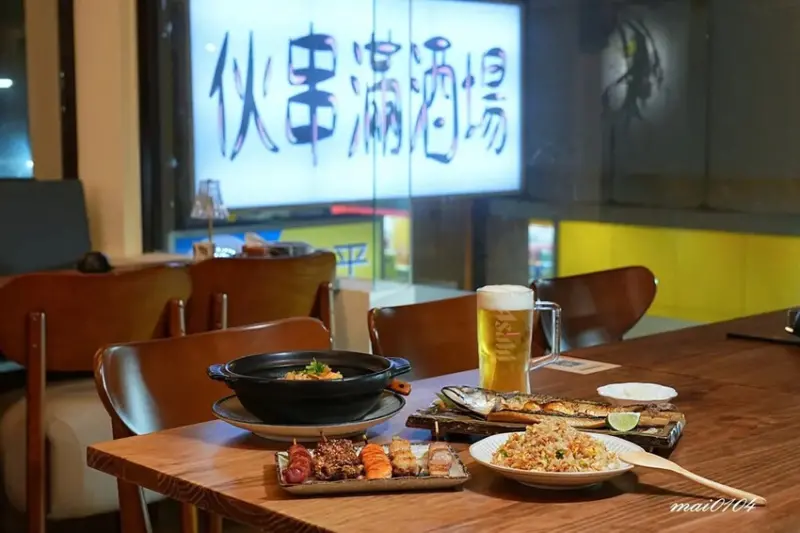中壢居酒屋｜伙串滿酒場～喝啤酒聊天的好所在，連臭豆腐、炒飯、