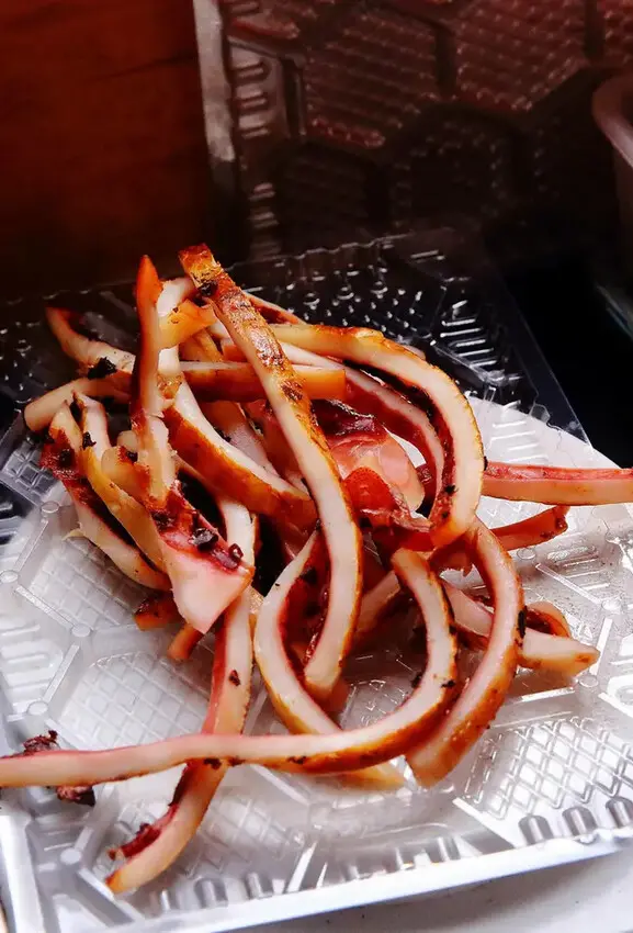 【迪化街美食】全台灣最好吃的魷魚-魷布院，年節暢銷零食、放假