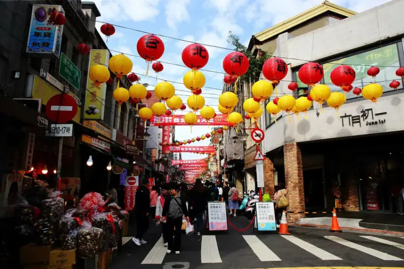【迪化街美食】全台灣最好吃的魷魚-魷布院，年節暢銷零食、放假