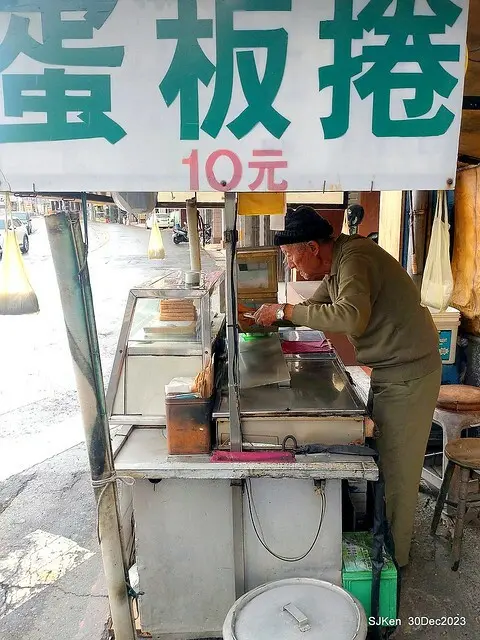 (高雄西子灣隧道口外美食日式古早味「蛋板捲」(Japanese egg roll ),