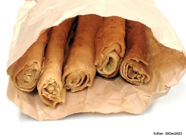 (高雄西子灣隧道口外美食日式古早味「蛋板捲」(Japanese egg roll ),