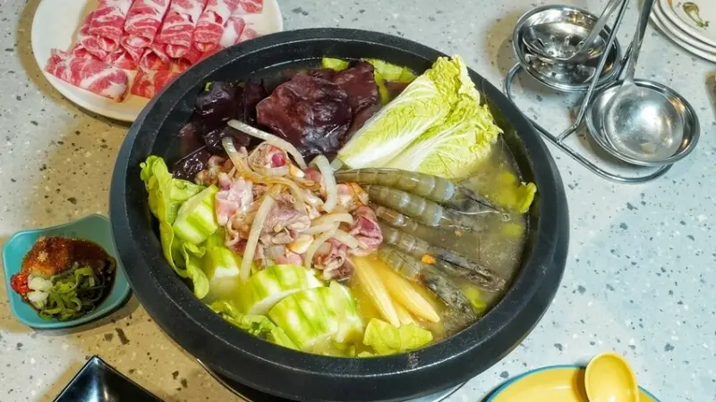 LINE_ALBUM_久桃石頭火鍋 二傻夫婦_250201_4.jpg