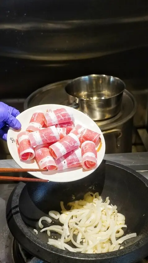 LINE_ALBUM_久桃石頭火鍋 二傻夫婦_250201_33.jpg