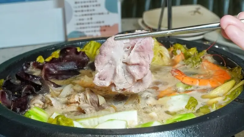 LINE_ALBUM_久桃石頭火鍋 二傻夫婦_250201_24.jpg