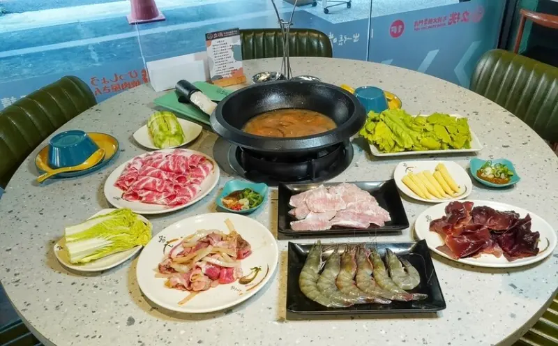 LINE_ALBUM_久桃石頭火鍋 二傻夫婦_250201_27.jpg