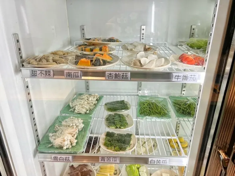 LINE_ALBUM_久桃石頭火鍋 二傻夫婦_250203_3.jpg