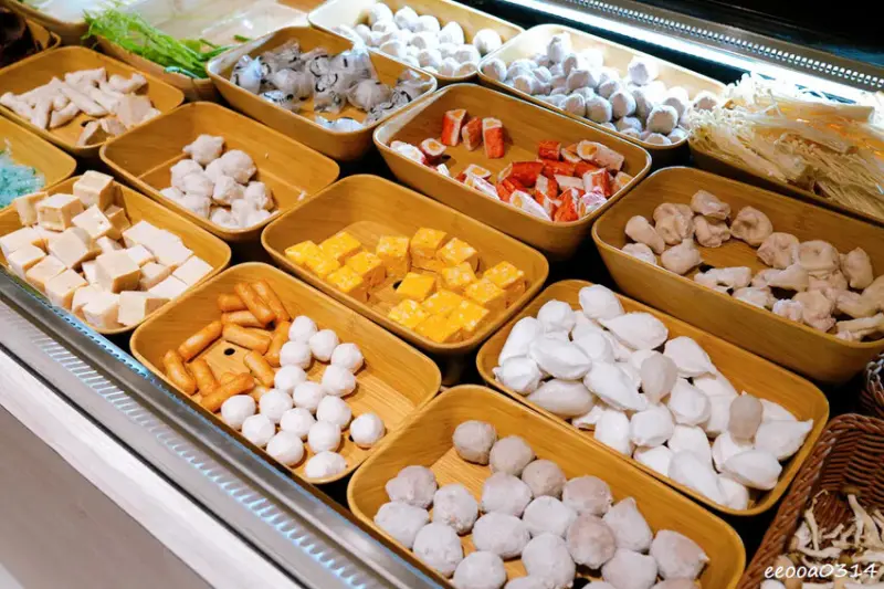 蘆洲火鍋自助吧吃到飽「火車讚養生石頭火鍋」，套餐389元起蔬