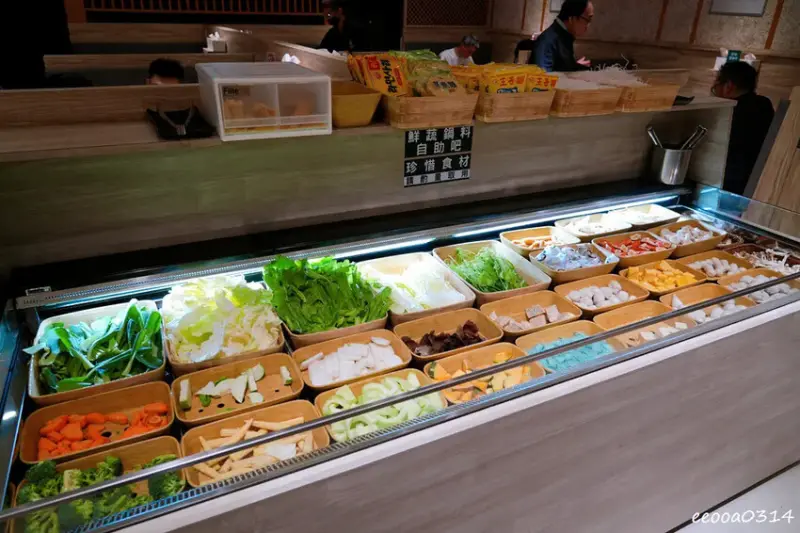蘆洲火鍋自助吧吃到飽「火車讚養生石頭火鍋」，套餐389元起蔬