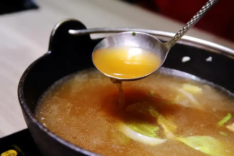 火車讚石頭火鍋，蘆洲超人氣石頭火鍋推薦！只要$389起整櫃蔬