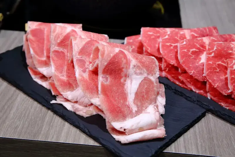 火車讚石頭火鍋，蘆洲超人氣石頭火鍋推薦！只要$389起整櫃蔬