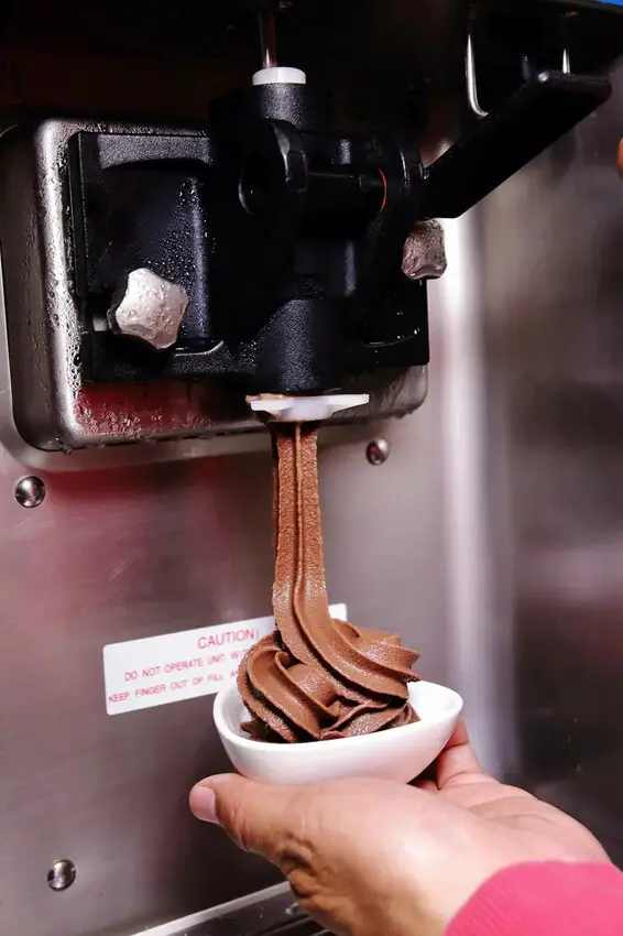 火車讚石頭火鍋，蘆洲超人氣石頭火鍋推薦！只要$389起整櫃蔬