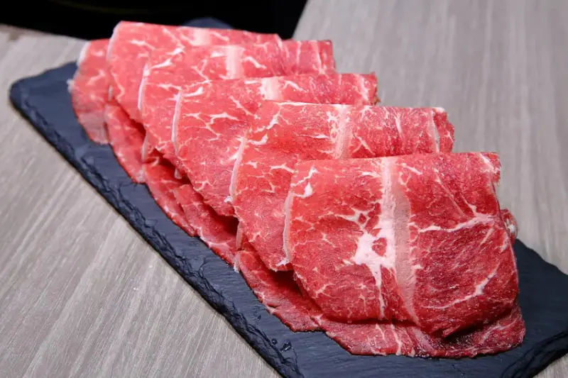 火車讚石頭火鍋，蘆洲超人氣石頭火鍋推薦！只要$389起整櫃蔬