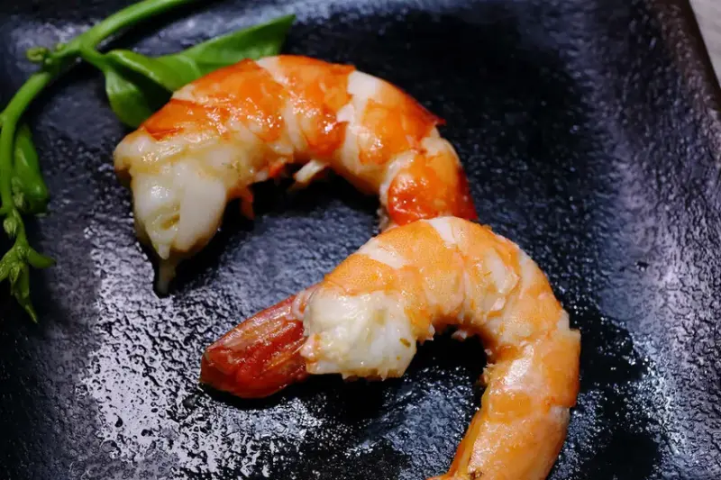 火車讚石頭火鍋，蘆洲超人氣石頭火鍋推薦！只要$389起整櫃蔬