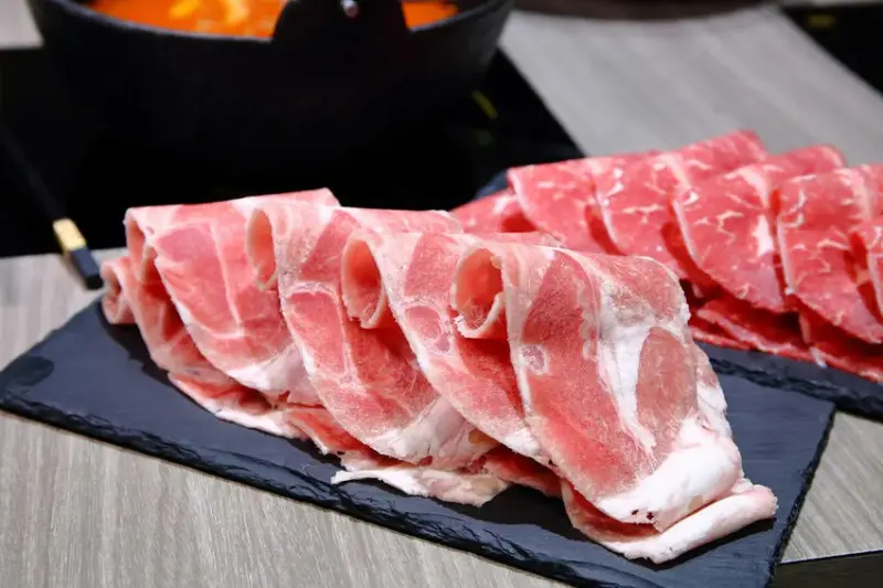 火車讚石頭火鍋，蘆洲超人氣石頭火鍋推薦！只要$389起整櫃蔬