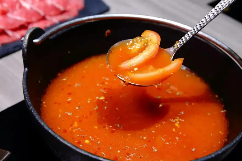 火車讚石頭火鍋，蘆洲超人氣石頭火鍋推薦！只要$389起整櫃蔬