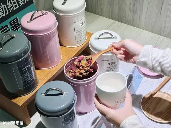 【台南】哇！還沒開賣就滿滿排隊人潮！集團精心籌畫6年開啟酸菜