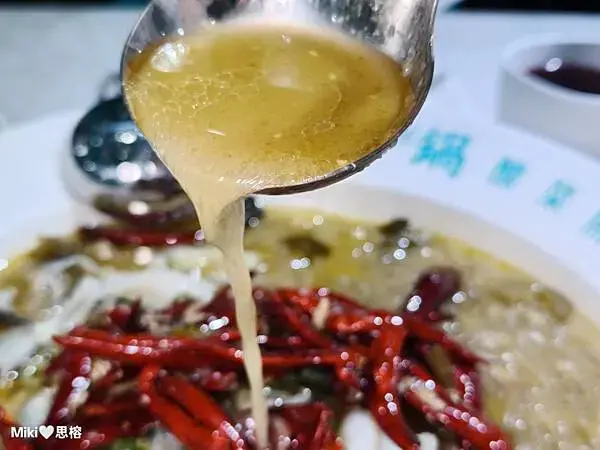 【台南】哇！還沒開賣就滿滿排隊人潮！集團精心籌畫6年開啟酸菜