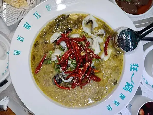 【台南】哇！還沒開賣就滿滿排隊人潮！集團精心籌畫6年開啟酸菜