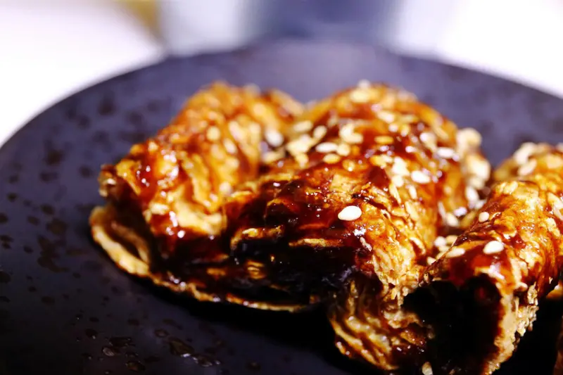 伙串滿酒場，中壢火車站旁串燒店，體驗道地串燒酒場文化，喝得痛