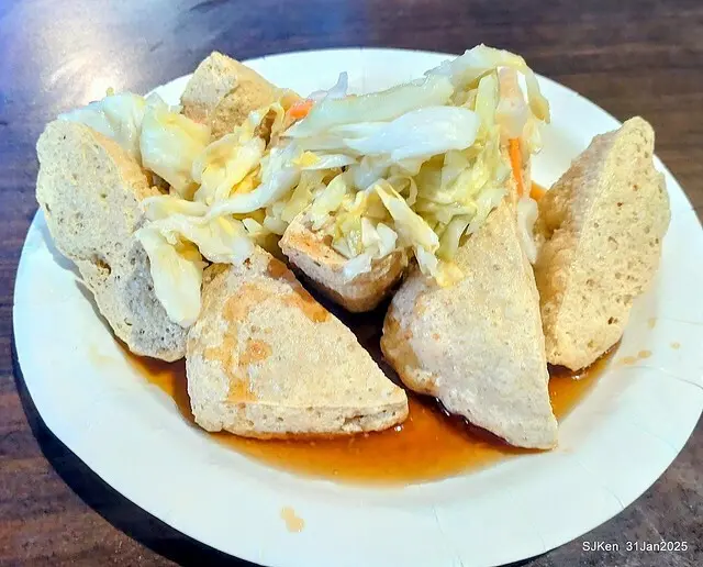 溪邊臭豆腐」(Stingky Tofu and intestine noodles at Creekside shop), HsiGi area, Hsinpei city, Taiwan, SJKen, Jan 31, 2025.