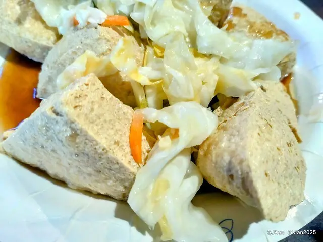 溪邊臭豆腐」(Stingky Tofu and intestine noodles at Creekside shop), HsiGi area, Hsinpei city, Taiwan, SJKen, Jan 31, 2025.