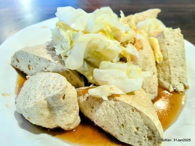 溪邊臭豆腐」(Stingky Tofu and intestine noodles at Creekside shop), HsiGi area, Hsinpei city, Taiwan, SJKen, Jan 31, 2025.