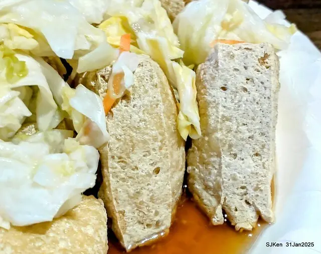 溪邊臭豆腐」(Stingky Tofu and intestine noodles at Creekside shop), HsiGi area, Hsinpei city, Taiwan, SJKen, Jan 31, 2025.
