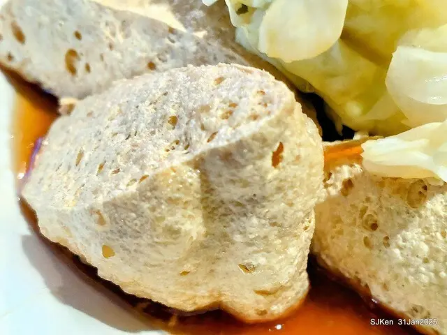 溪邊臭豆腐」(Stingky Tofu and intestine noodles at Creekside shop), HsiGi area, Hsinpei city, Taiwan, SJKen, Jan 31, 2025.