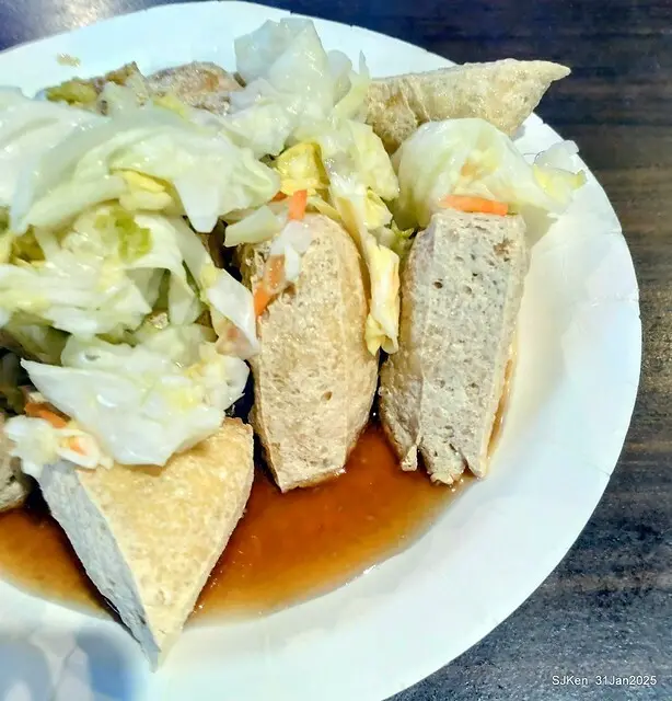 溪邊臭豆腐」(Stingky Tofu and intestine noodles at Creekside shop), HsiGi area, Hsinpei city, Taiwan, SJKen, Jan 31, 2025.