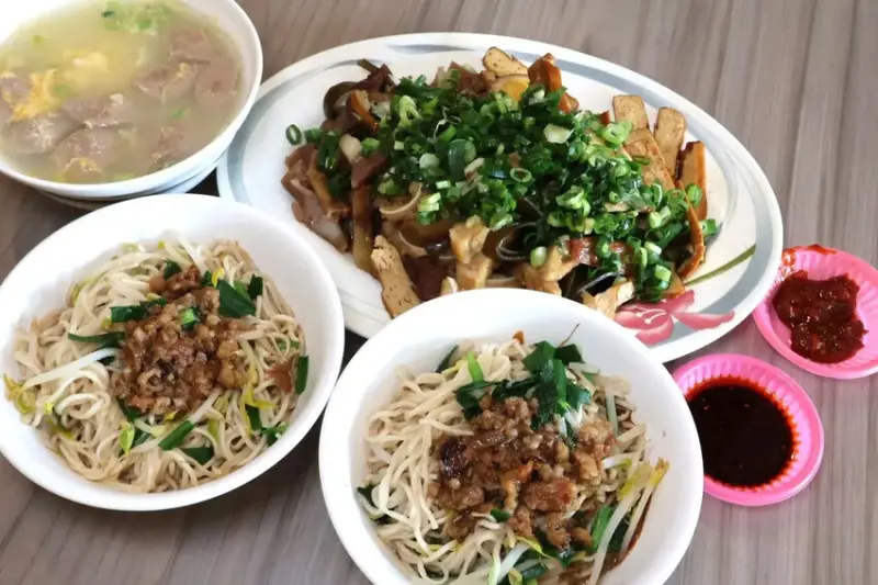 小東路無名麵店(竹滬麵店) (1).JPG