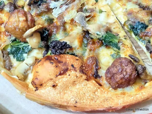 「PIZZA HUT必勝客-南港外送店」APP 買一送三大超值優惠體驗(Special offer of Pizza Hut Nangang branch store), Taipei, Taiwan, SJKen, Feb 7, 2025.