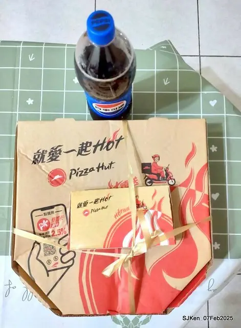 「PIZZA HUT必勝客-南港外送店」APP 買一送三大超值優惠體驗(Special offer of Pizza Hut Nangang branch store), Taipei, Taiwan, SJKen, Feb 7, 2025.