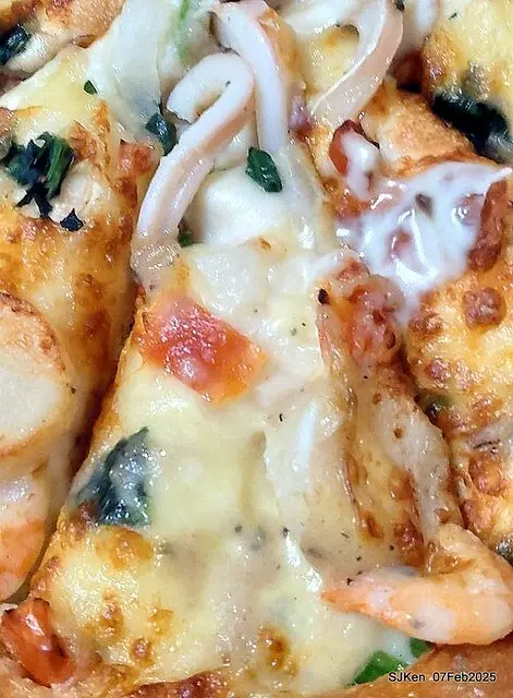 「PIZZA HUT必勝客-南港外送店」APP 買一送三大超值優惠體驗(Special offer of Pizza Hut Nangang branch store), Taipei, Taiwan, SJKen, Feb 7, 2025.