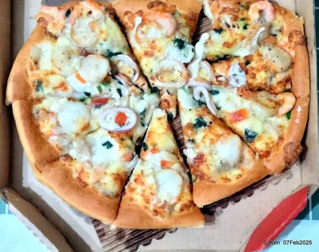 「PIZZA HUT必勝客-南港外送店」APP 買一送三大超值優惠體驗(Special offer of Pizza Hut Nangang branch store), Taipei, Taiwan, SJKen, Feb 7, 2025.