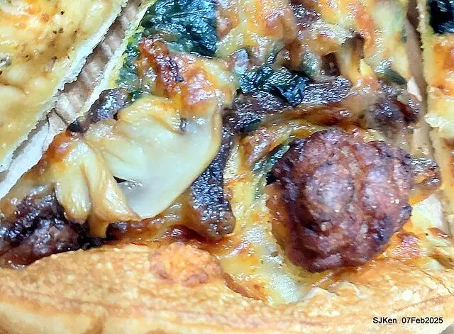 「PIZZA HUT必勝客-南港外送店」APP 買一送三大超值優惠體驗(Special offer of Pizza Hut Nangang branch store), Taipei, Taiwan, SJKen, Feb 7, 2025.