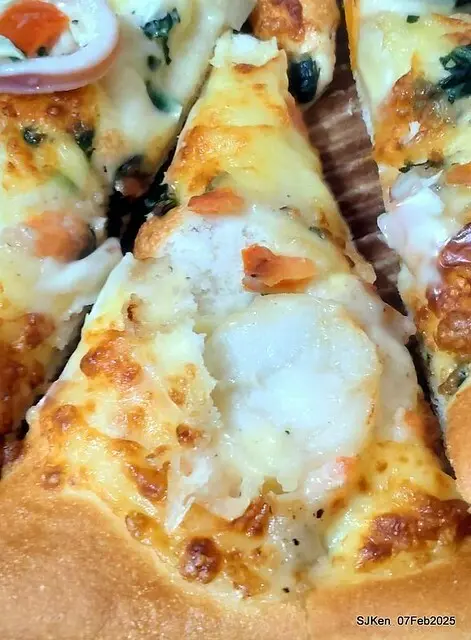 「PIZZA HUT必勝客-南港外送店」APP 買一送三大超值優惠體驗(Special offer of Pizza Hut Nangang branch store), Taipei, Taiwan, SJKen, Feb 7, 2025.