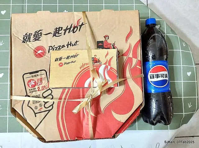 「PIZZA HUT必勝客-南港外送店」APP 買一送三大超值優惠體驗(Special offer of Pizza Hut Nangang branch store), Taipei, Taiwan, SJKen, Feb 7, 2025.