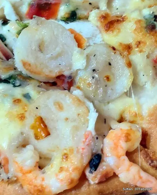 「PIZZA HUT必勝客-南港外送店」APP 買一送三大超值優惠體驗(Special offer of Pizza Hut Nangang branch store), Taipei, Taiwan, SJKen, Feb 7, 2025.