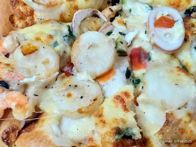 「PIZZA HUT必勝客-南港外送店」APP 買一送三大超值優惠體驗(Special offer of Pizza Hut Nangang branch store), Taipei, Taiwan, SJKen, Feb 7, 2025.