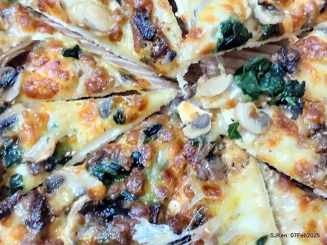 「PIZZA HUT必勝客-南港外送店」APP 買一送三大超值優惠體驗(Special offer of Pizza Hut Nangang branch store), Taipei, Taiwan, SJKen, Feb 7, 2025.