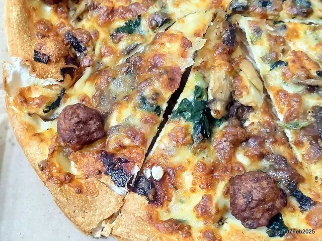 「PIZZA HUT必勝客-南港外送店」APP 買一送三大超值優惠體驗(Special offer of Pizza Hut Nangang branch store), Taipei, Taiwan, SJKen, Feb 7, 2025.